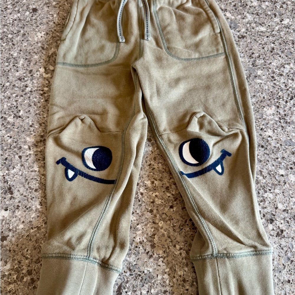 Gap l 2-Piece Set l Hoodie & Joggers l Size: 4(Pants) 5 (Hoodie) - Picture 5 of 9